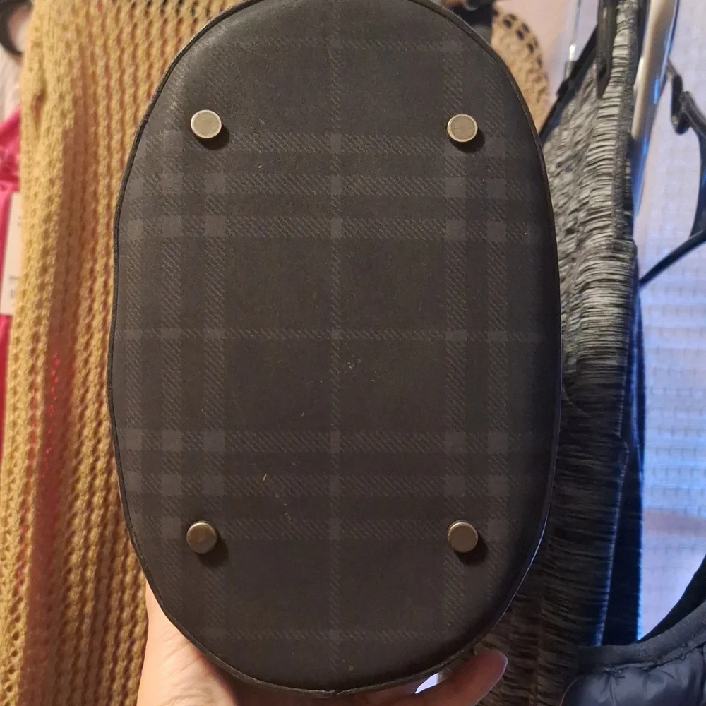 BURBERRY Bag London Bucket Bag Purse Black and Navy - Picture 8 of 14